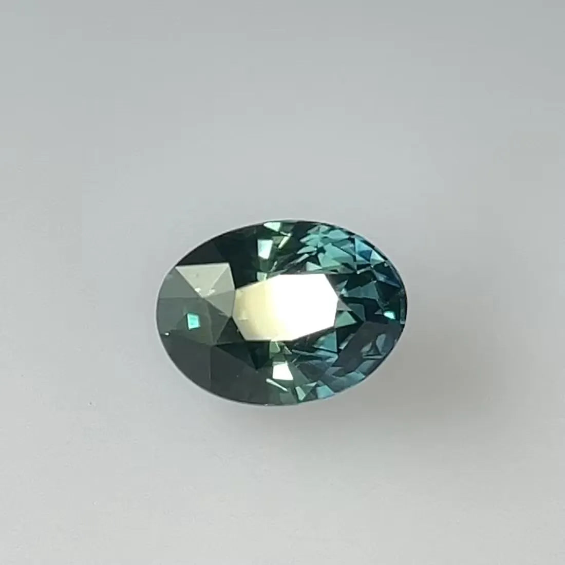 2.02ct oval natural sapphire (colour bicolor, clarity slightly included, cut faceted) ag & co jewellery