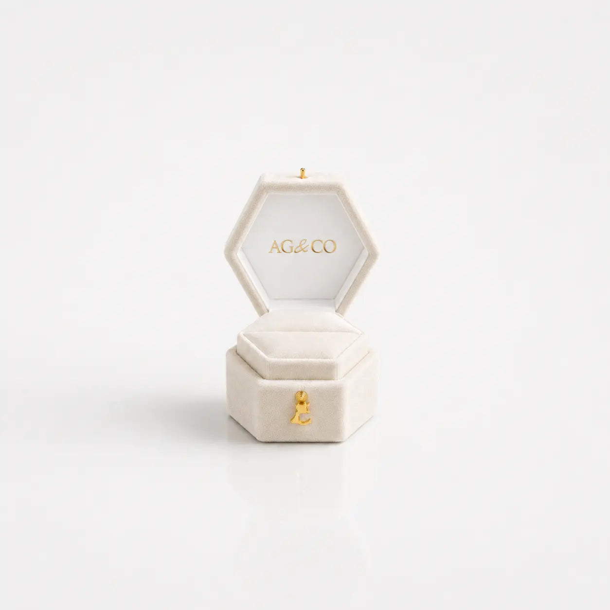 AG & CO Luxury Velvet Pocket Proposal Engagement Ring Box - Ivory White AG & CO Jewellery