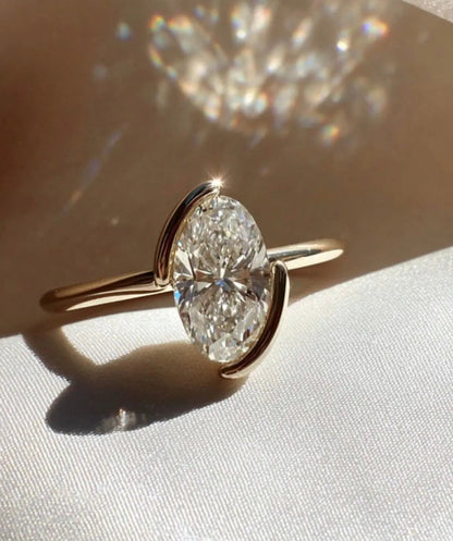 VÉRA — Asymmetric Half Bezel Solitaire AG & CO Jewellery