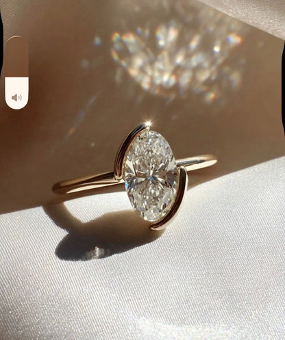 VÉRA — Asymmetric Half Bezel Solitaire