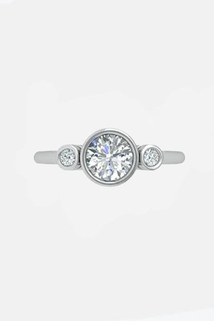 LUCERA – Three-Stone Bezel Set Ring AG & CO Jewellery