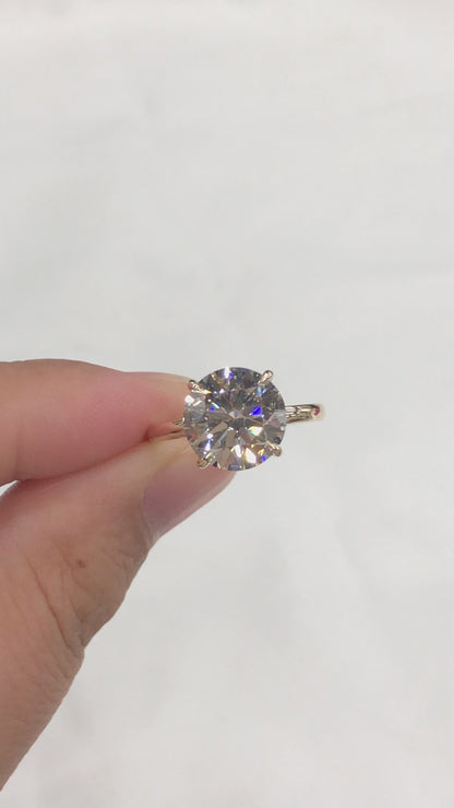 4.54ct IGI Certified Round Lab Grown Diamond Engagement Ring in 14K Yellow Gold